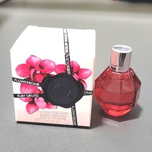 Flowerbomb Ruby Orchid Viktor & Rolf EDP Sample Size